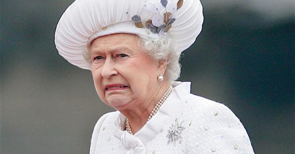 حذف تصویر ملکه الیزابت از دانشگاه آکسفورد