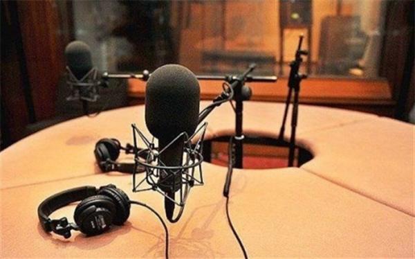 چزاره پاوزه در هزارتوی داستان رادیو نمایش