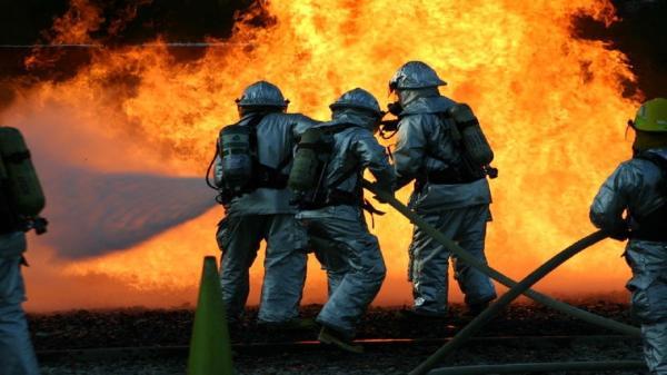 نجات 70 نفر از آتش سوزی در یک مجتمع مسکونی