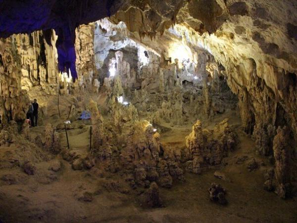 تماشای شگفتی ها در غار 130 میلیون ساله ده شیخ کهگلویه و بویراحمد ، نخستین بار این غار را یک چوپان کشف کرد